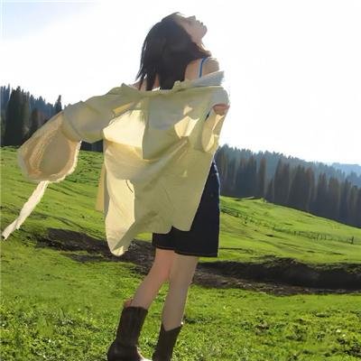 圆月映花都